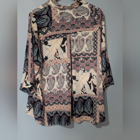 Patterned Women's Top - Picture 9 of 10